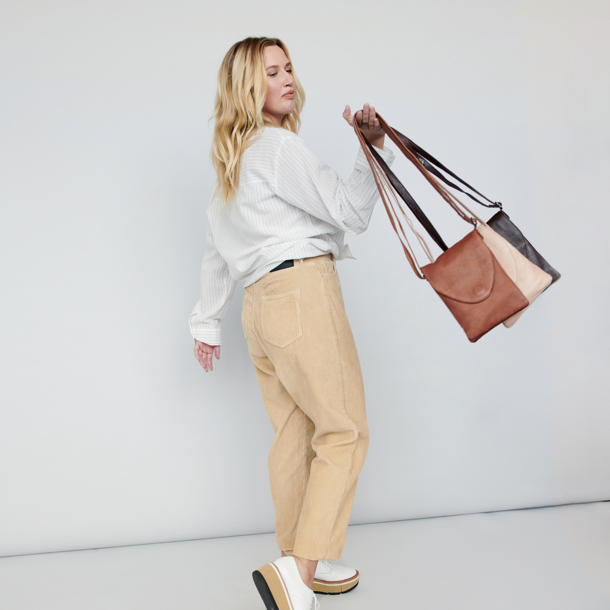Pippa Leather Crossbody Bag - Image 20