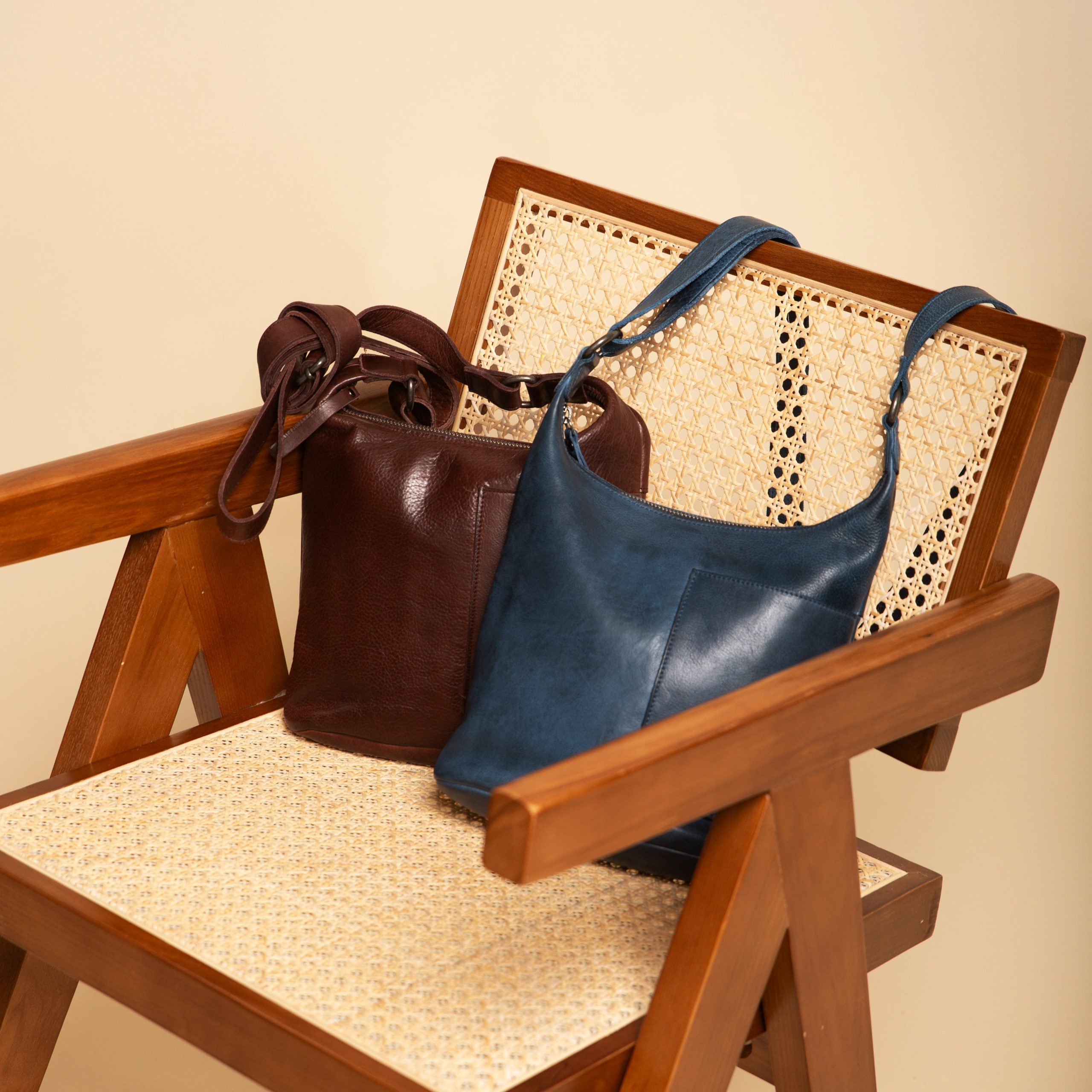 Kerry Leather Crossbody Bag - Image 18