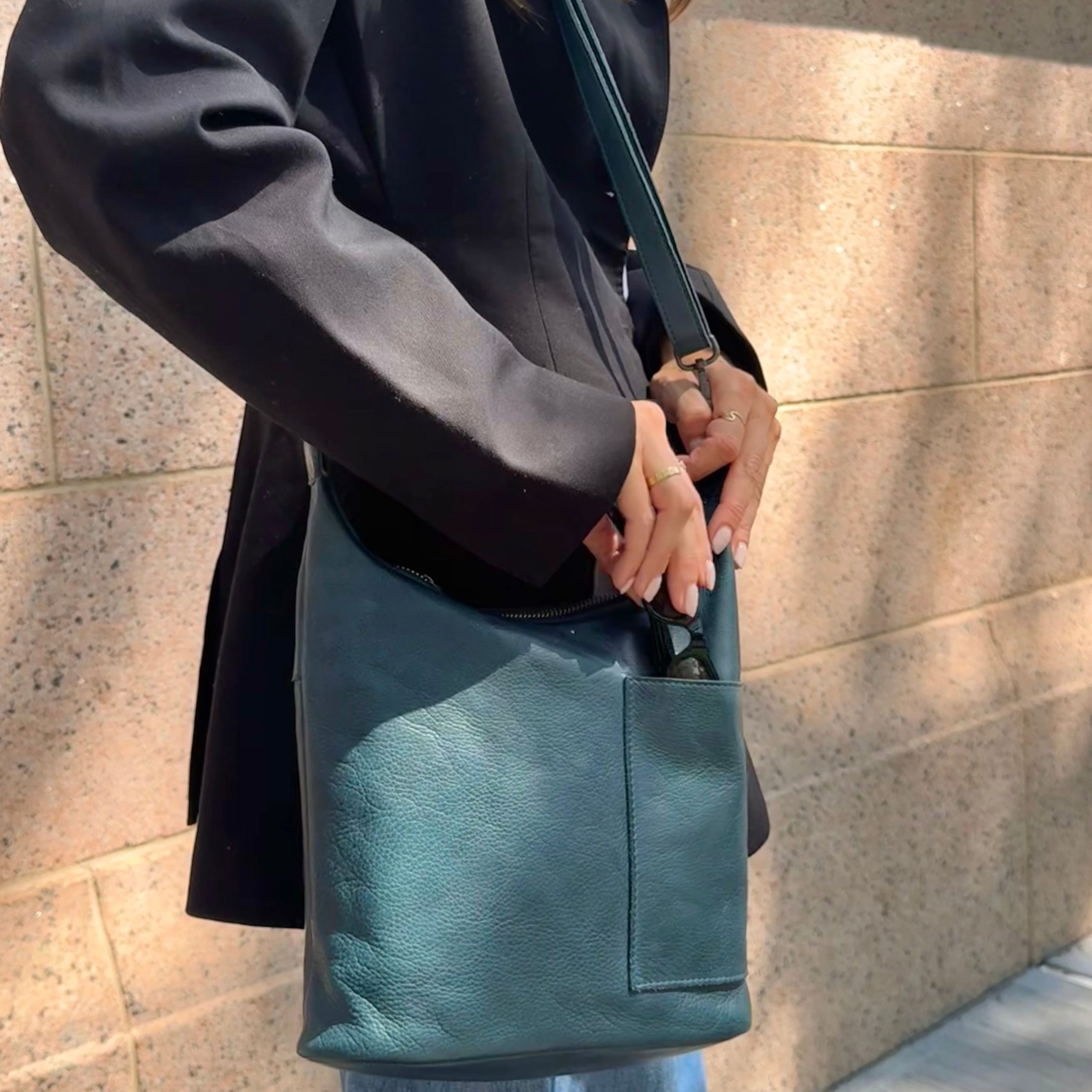 Kerry Leather Crossbody Bag - Image 9