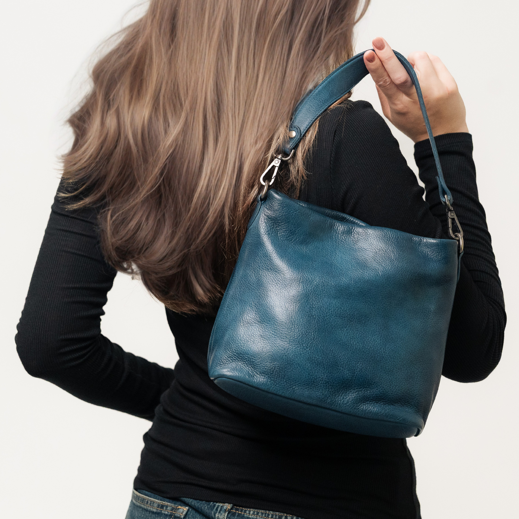 Ivy Leather Crossbody Bag - Image 10