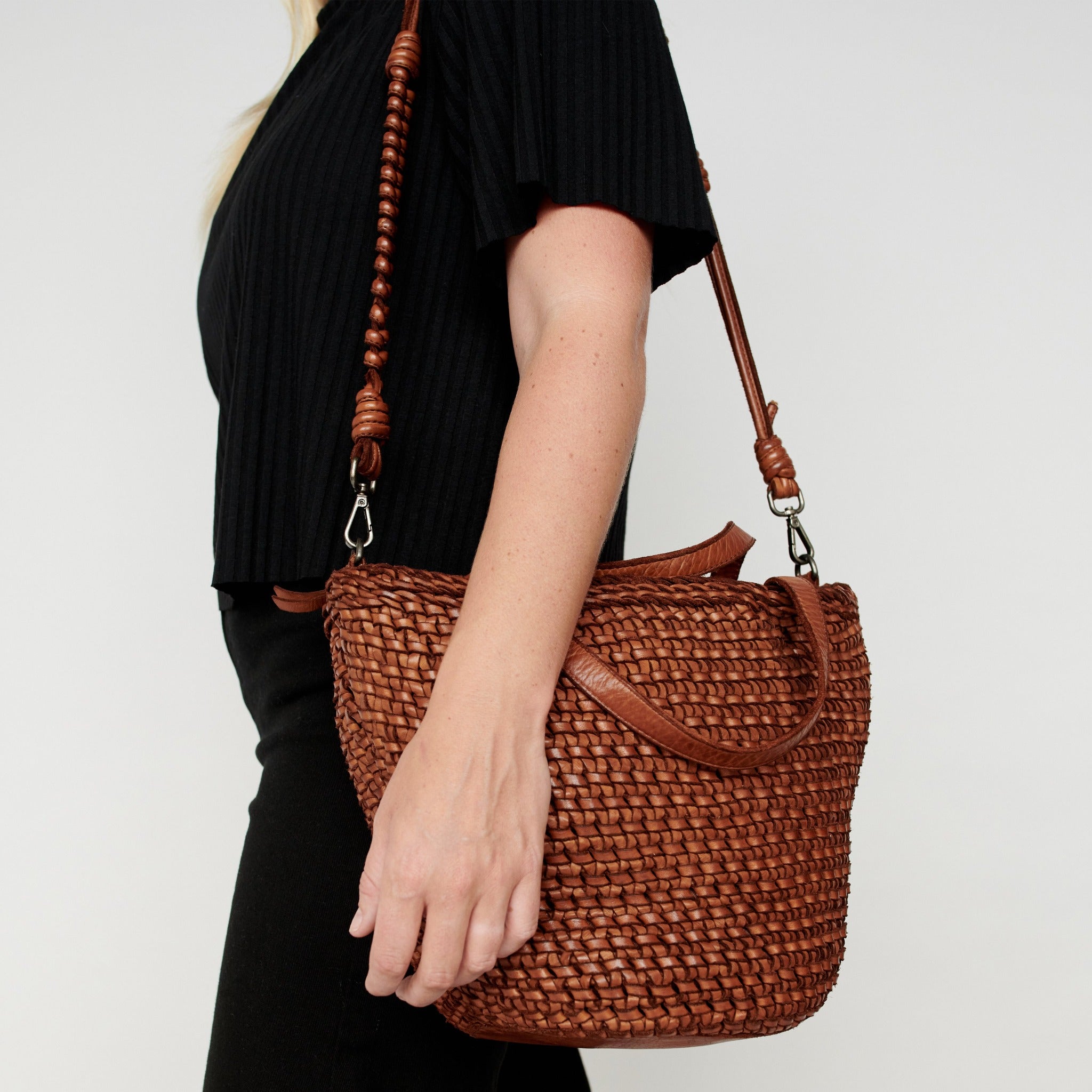 Neela Leather Crossbody Bag - Image 8